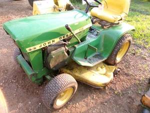 John Deere 112 Riding Mower W/Snow Blower (Runs)