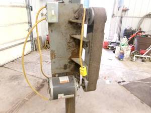 lot 11 image: Upright Belt Sander (Works)