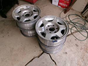 lot 26 image: 4-Aluminum 6 Bolt Chevy Truck Rims