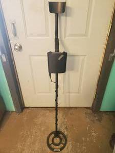 lot 14 image: Lone Star Metal Detector Used