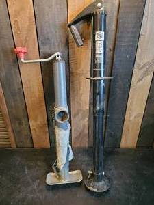 lot 28 image: Bulldog and Quick Drop Tongue Jack