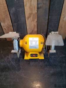 lot 34 image: Illinois Industrial Tool 6 Bench Grinter