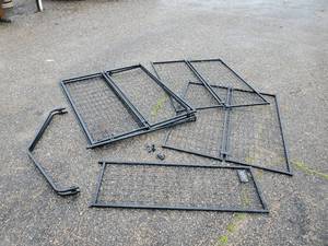 lot 53 image: Pet Kennel in solid condition with all its parts