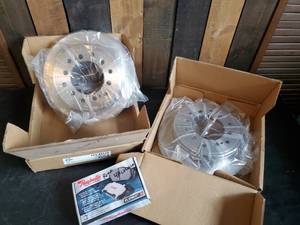 lot 62 image: Standard Brake Roters and Raybestes Brake Pads