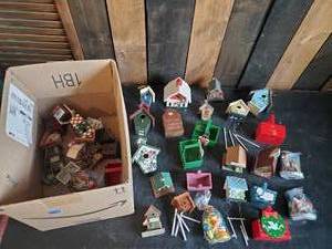 lot 68 image: Lot of Small ornimental Bird Houses and other items
