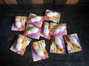 lot 71 image: Lot of Light Bulbs