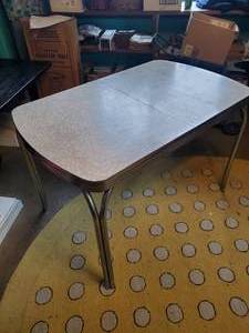 lot 89 image: Great Solid Condition Antique Kitchen Table