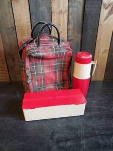 lot 101 image: Vintage Plaid Thermos and Lunch Bag and Sandwich Case