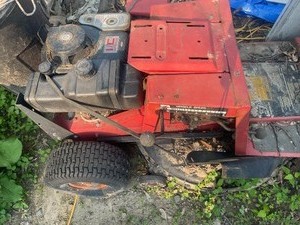 Pair of Toro 832 riding lawnmowers for parts