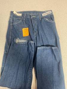 lot 250 image: Dickies Industrial  Relax Fit Jeans 30x32