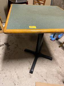 lot 1112 image: 30 x 30 Table laminate table with cast iron legs