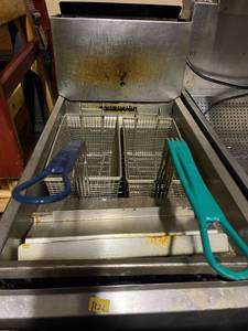 lot 1122 image: Imperial Gas Fryer