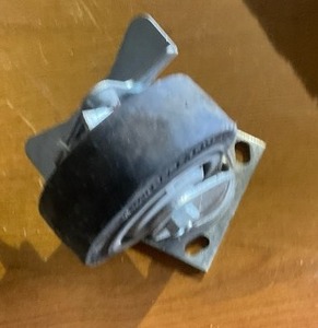 lot 1197 image: 5 swivel caster