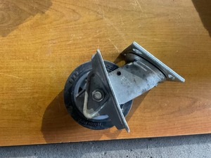lot 1192 image: 5 swivel caster locking