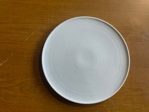 lot 1179 image: 12 diameter serving platter