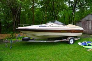 1988 Glasstream Regatta Cruise 211 21' Inboard Power Boat With Assorted Recreational Accessories