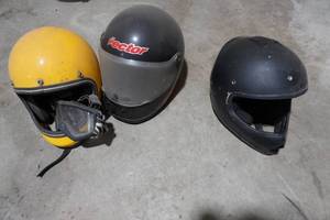 lot 48 image: Lot of 3 Riding Helmets In Assorted Styles