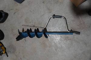 lot 12 image: Manual Ice Auger 6 Diameter Cut