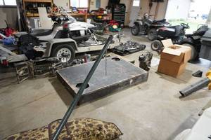 lot 10 image: Portable 4 Hole Collapsible Ice Fishing Shelter