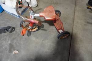 lot 45 image: MTD Brand Childrens Tricycle