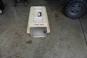 lot 42 image: Pet Mate Brand Pet Taxi Small Pet Crate