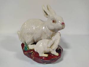 lot 58 image: Majolica Rabbit & Baby Bunny Figurine