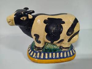 lot 57 image: Fat Cow Large Ceramic Figurine
