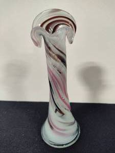 lot 8 image: Handblown Art Glass Swung Stretch Swirl Vase