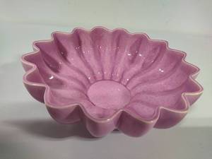lot 9 image: Red Wing Scalloped Centerpiece Bowl