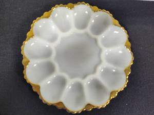 lot 21 image: Anchor Hocking Egg Server