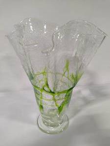 lot 17 image: Cavalier Glass Art Spiral Ruffle Weaved Vase