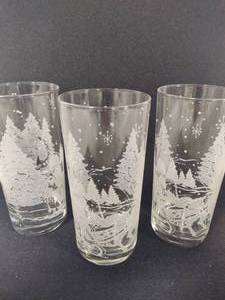 lot 43 image: Avon Over the River Etched Tumblers