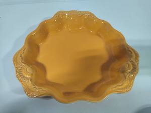 lot 78 image: Appolia Triangular Serving Dish