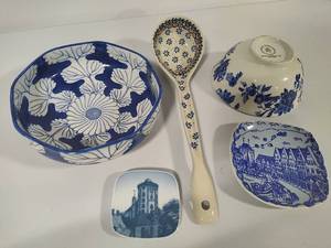 lot 44 image: Asst BlueWhite Ceramic Lot