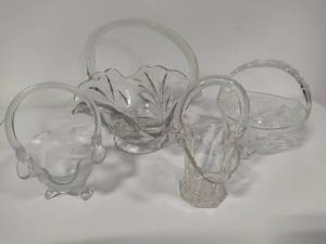 lot 59 image: Lot of CrystalGlass Baskets