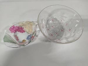 lot 63 image: Walther Pink Rose Serving Bowl & Savoir Vivre