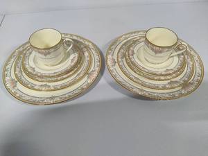 lot 64 image: Noritake Barrymore 5pc Place Settings (2)