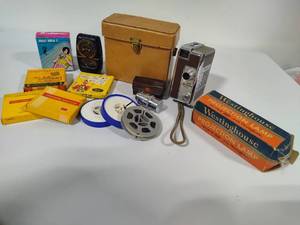 lot 68 image: Revere 8 Model 4D Vintage Camera 