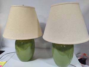 lot 89 image: Avocado Colored Pair of Lamps