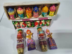 lot 99 image: Lot of Russian Nesting Ornaments