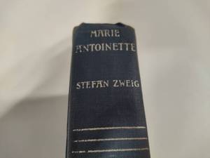 lot 110 image: Vintage Marie Antoinette Hardcover