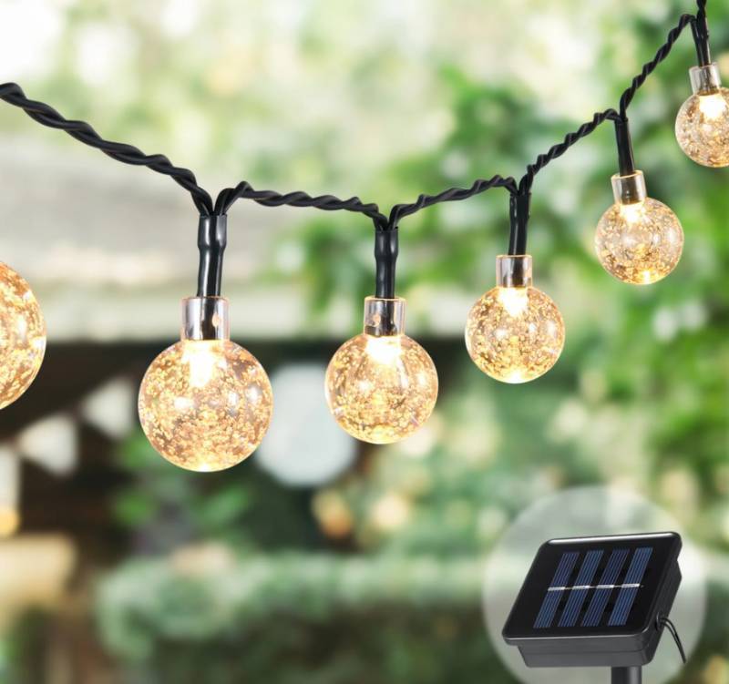 lot 918 image: Dartwood Solar Crystal Ball String LED Lights