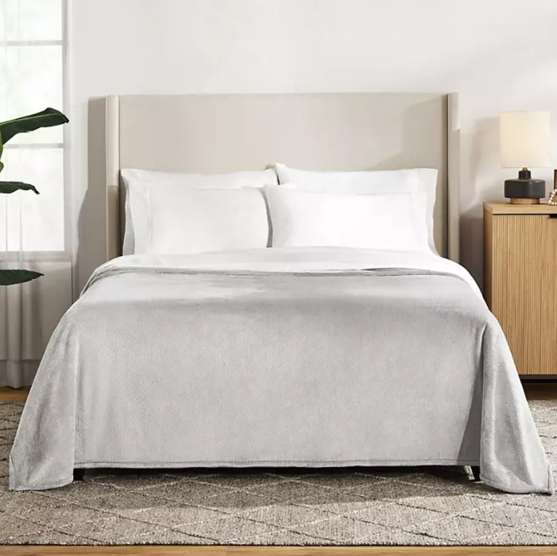 lot 288 image: NEW Members Mark Herringbone Velvet Plush Blanket - Fits QueenKing Size Beds - Silver