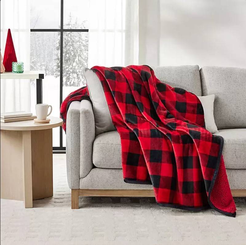 lot 130 image: NEW Members Mark Plush Sherpa Throw, 60x70 - Buffalo Red