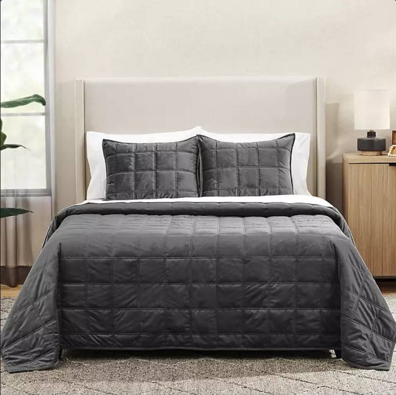lot 133 image: NEW Members Mark 3-Piece Velvet Box Quilt Set - KING Size - Gray