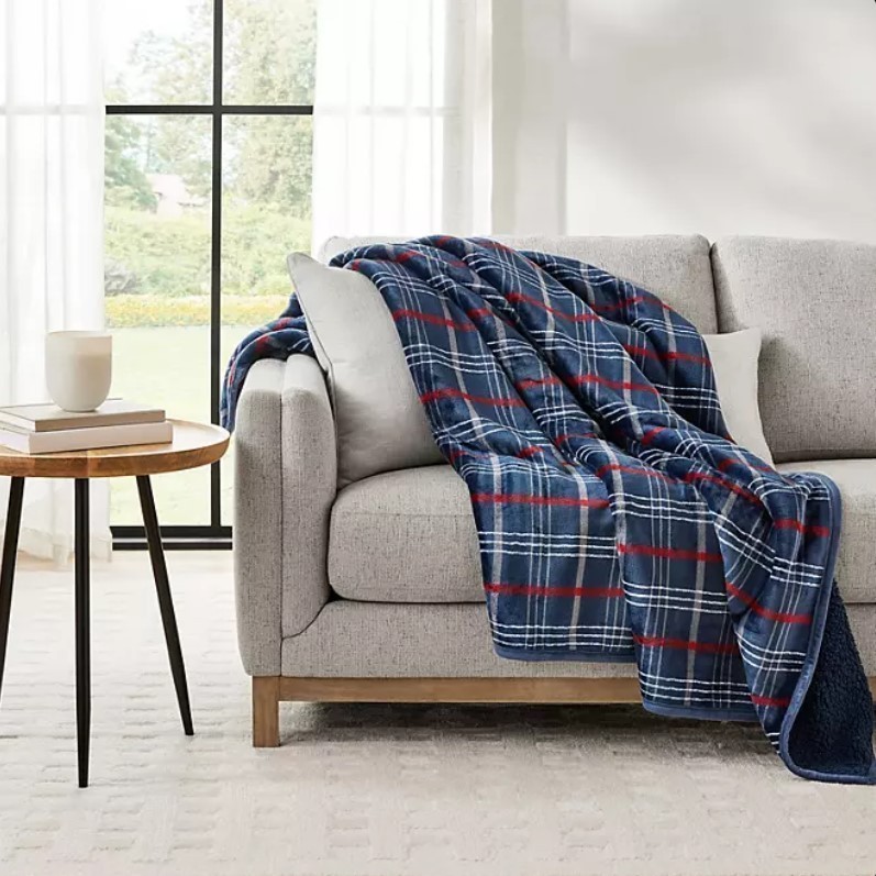 lot 138 image: NEW Members Mark Plush Sherpa Throw, 60x70 - Plush Aramis Plaid