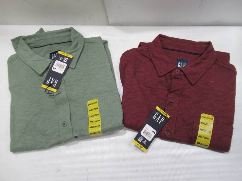 lot 152 image: NEW 2 Pack of GAP Mens Short Sleeve Knit Button Down Shirts - Laurel Wreath and Zinfandel - XL