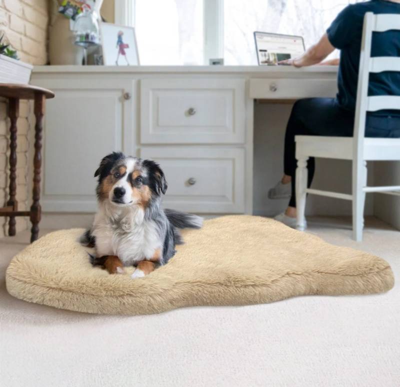lot 188 image: NEW Brentwood Originals, Faux Fur Memory Foam Pet Mat, 35 x 40 - Taupe