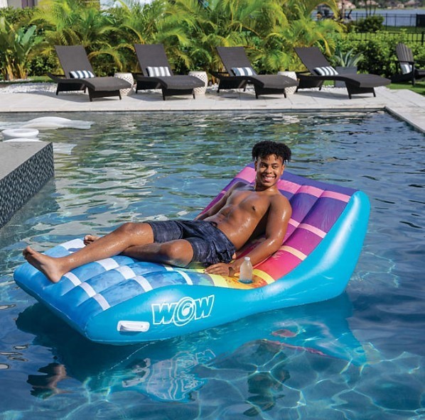 lot 235 image: NEW WOW Sports Sunset Chaise Lounge Inflatable Pool and Beach Chair