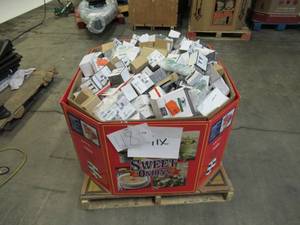 lot 118 image: Pallet of Store Overstock and Ecommerce Product and Returns